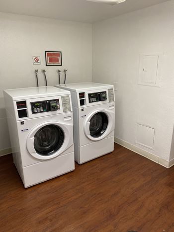 24-Hour laundry facility