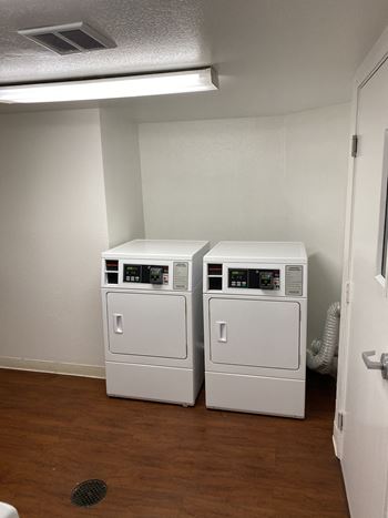24-Hour laundry facility