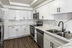 Orange apartment for rent - Dresden Oversized Kitchen