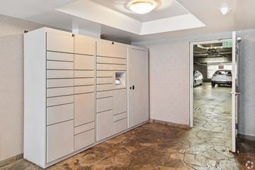 Los Angeles townhouse for rent - A car is parked in a garage.
