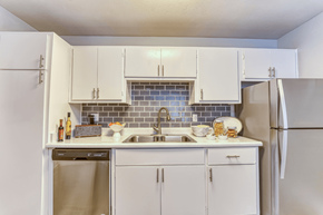 Tucson apartment for rent - Las Brisas Kitchen