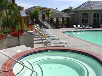 Modern hot tub