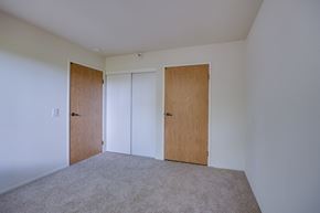 South San Francisco apartment for rent - a bedroom with a carpeted floor and two doors