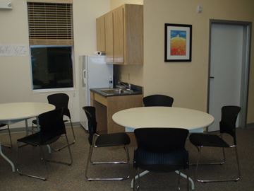 San Rafael apartment for rent - a small dining room with a table and chairs