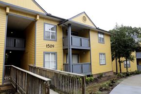 Charlotte apartment for rent - A yellow building with the number 1509 on it.
