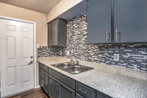 Plano apartment for rent - modern kitchen