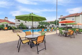 San Antonio apartment for rent - Poolside deck