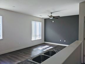 Aurora townhouse for rent - A living room with a window, ceiling fan