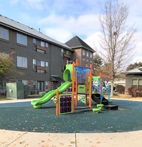 Aurora apartment for rent - Playground with slide.