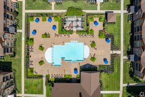 Murfreesboro apartment for rent - an overhead view of a building with a pool in the middle
