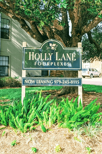 Bay City house for rent - A sign for Holly Lane Fourplexes with a phone number for leasing.