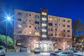 Night time view of rosslyn vue apartments
