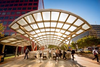 Walking distance to crystal city metro 