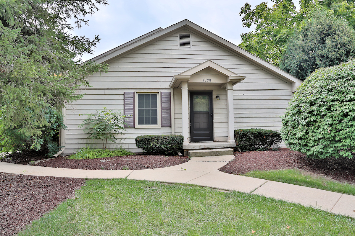 Floor plan for 2 beds, 1 bath, 855 sqft
