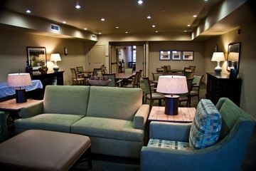 Walla Walla apartment for rent - A living room with a green couch and a blue chair.