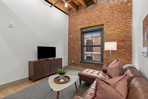 Floor plan for 1 bed, 1 bath, 596 sqft