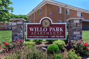 Willoughby apartment for rent - a picture of the willo park apartments sign
