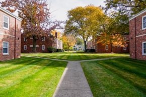 Lyndhurst apartment for rent - Colony House Apartments