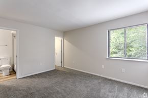 Columbus apartment for rent - Bedroom With Expansive Windows at The Retreat at Walnut Creek, Columbus , OH