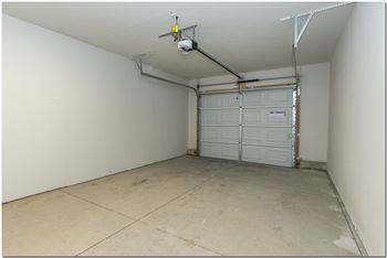 Attached 1 car garage with private entry*