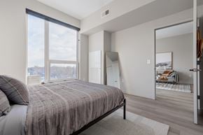 Cleveland apartment for rent - Queen bed with Cleveland city views at TREO Apartments, Cleveland