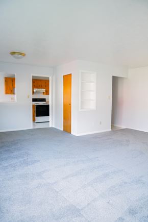 Lyndhurst apartment for rent - an empty living room with a white carpet and a kitchen