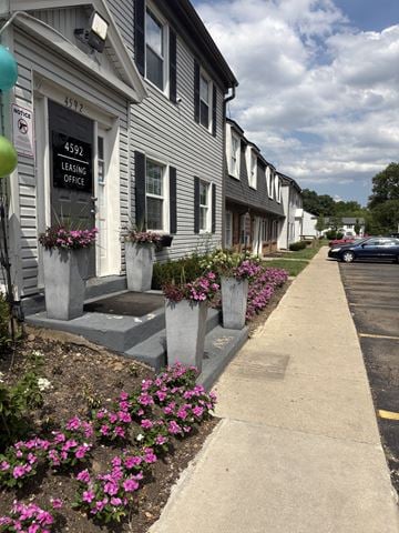 Columbus apartment for rent - A row of houses with a leasing office in the middle.