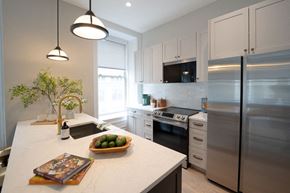Philadelphia apartment for rent - Kitchen with glass pendant lighting