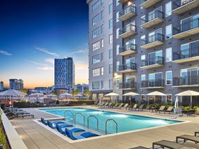 Nashville apartment for rent - Sentral SoBro Resort-Style Pool and Sundeck