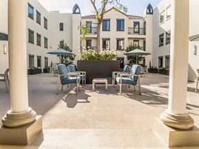Carson apartment for rent - Courtyard at Carson Terrace Apartments in Carson, CA