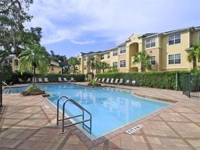 Brandon apartment for rent - the swimming pool at the apartments for rent