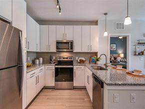 Sarasota apartment for rent - Chef-Style Kitchens at Lyra Luxury Apartments Near Downtown Sarasota, FL