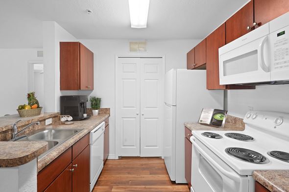 Spring Hill apartment for rent - Modern Kitchens at Mariner's Cay Affordable Apartments in Spring Hill, FL