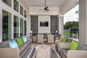 Covered lanai with ample outdoor seating