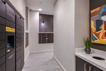 24/7 Luxer one package lockers