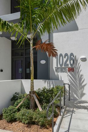Miami apartment for rent - Entrance at West Brickell Tower Senior Apartments in Miami