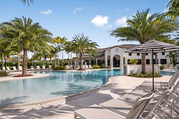 5-Star zero-entry pool & sun deck