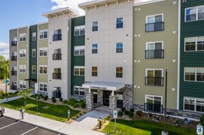 Merrimack apartment for rent - an exterior view of the apartments at Edgebrook Residences, Merrimack, NH