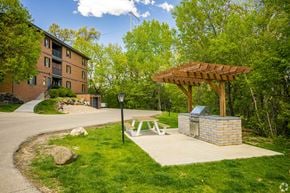 Madison apartment for rent - Outdoor gas and charcoal grills | Preserve West at Preserve West, Wisconsin