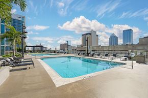 Tampa apartment for rent - A large swimming pool on the roof of Element apartments