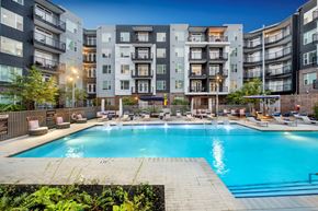 Atlanta apartment for rent - Resort style swimming pool at Glenn Perimeter, Atlanta, GA