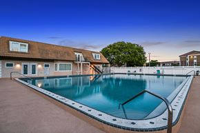 Indialantic apartment for rent - Take in sunsets by the community pool