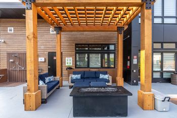 Outdoor firepit patio