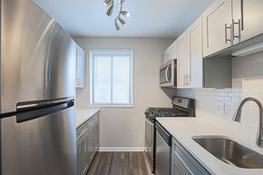 Forestville apartment for rent - Well Equipped Kitchen at Flats of Forestville, Forestville