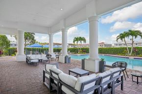 Naples townhouse for rent - the pool area at the preserve apartments