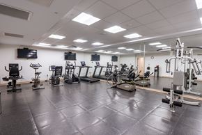 Aurora apartment for rent - A spacious gym with a variety of equipment.
