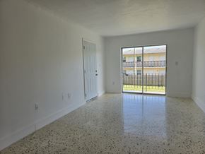 Miami apartment for rent - Living Room Area Unit #4