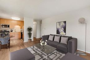 Denver apartment for rent - Living room with kitchen view