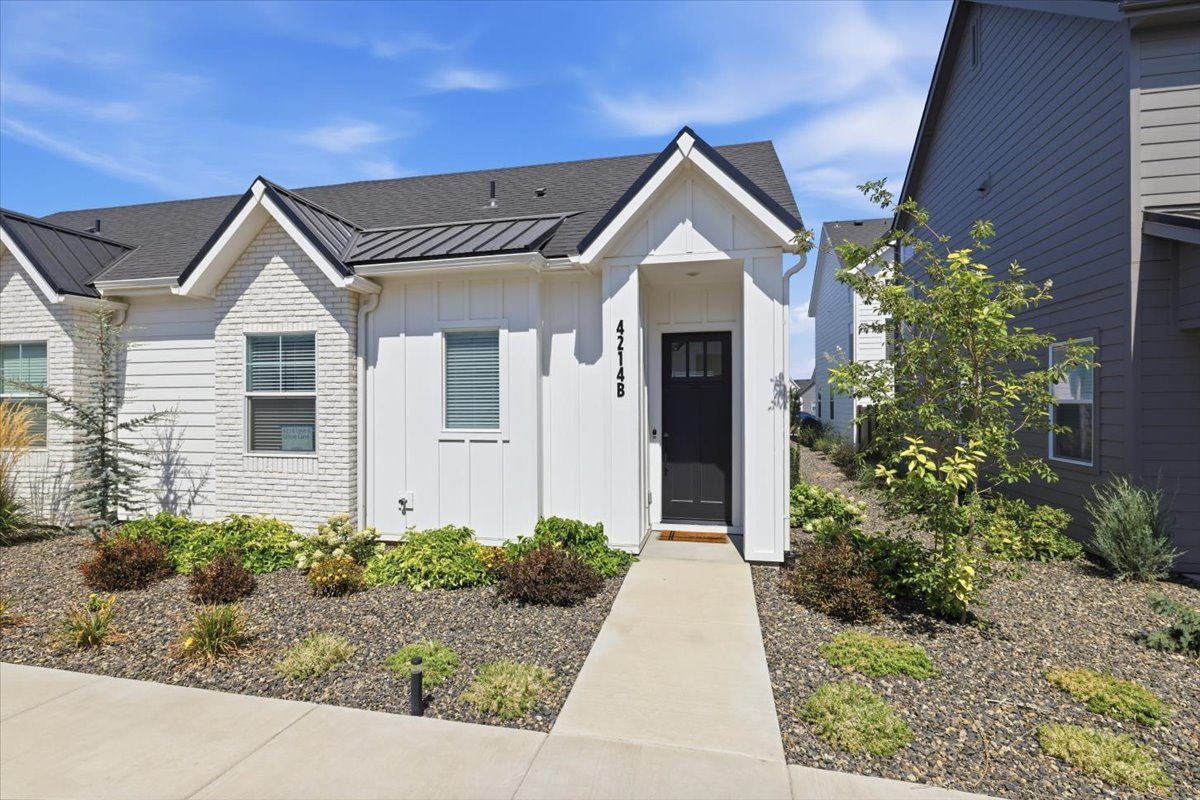 Floor plan for 1 bed, 1 bath, 705 sqft