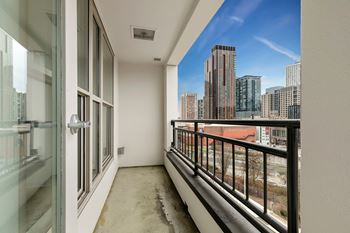 Balcony with railing10